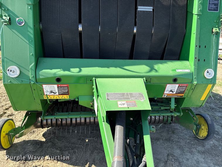image for item DZ4474 John Deere 567 round baler