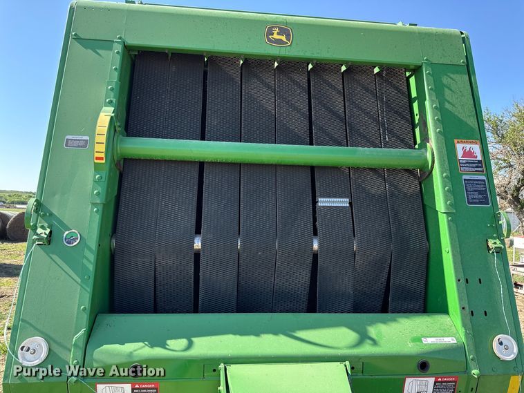 image for item DZ4474 John Deere 567 round baler