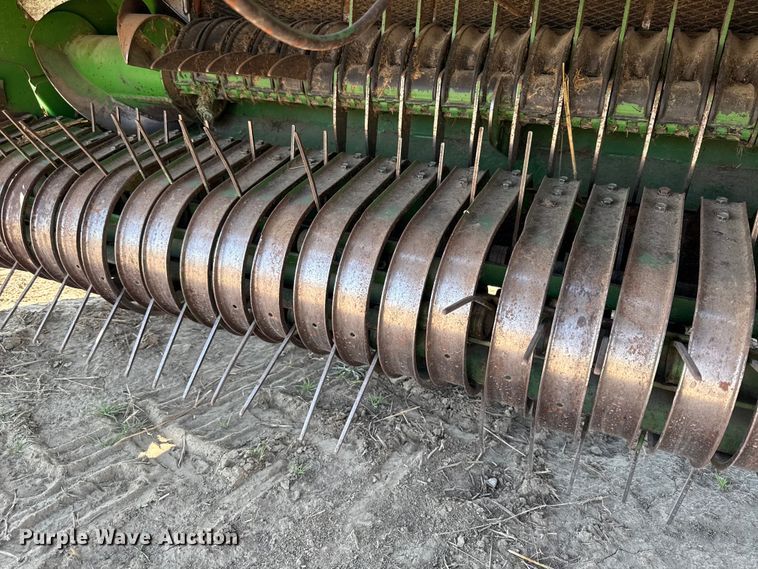image for item DZ4474 John Deere 567 round baler