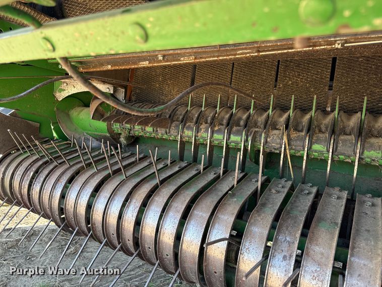 image for item DZ4474 John Deere 567 round baler