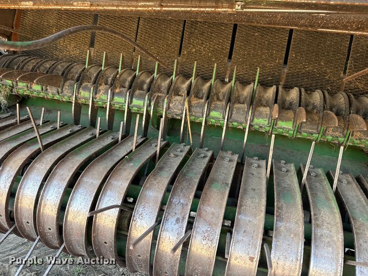 image for item DZ4474 John Deere 567 round baler