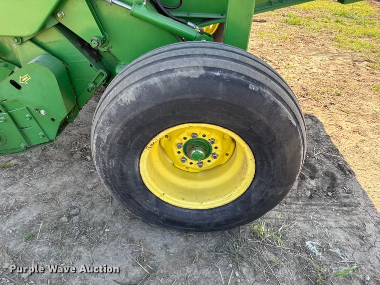 image for item DZ4474 John Deere 567 round baler