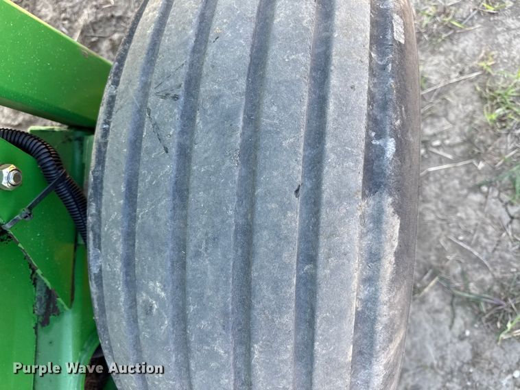 image for item DZ4474 John Deere 567 round baler