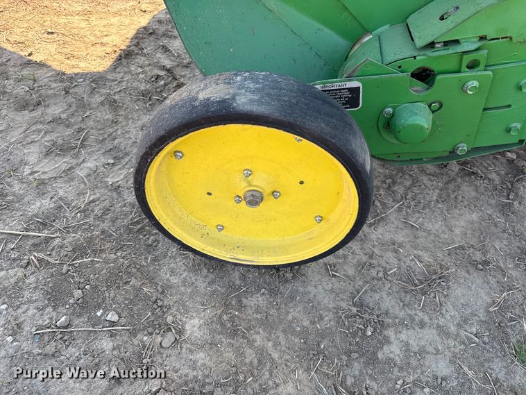 image for item DZ4474 John Deere 567 round baler