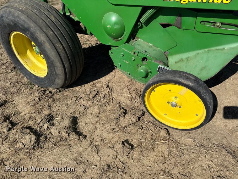 image for item DZ4474 John Deere 567 round baler