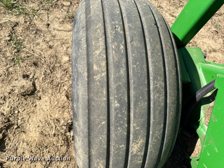 image for item DZ4474 John Deere 567 round baler
