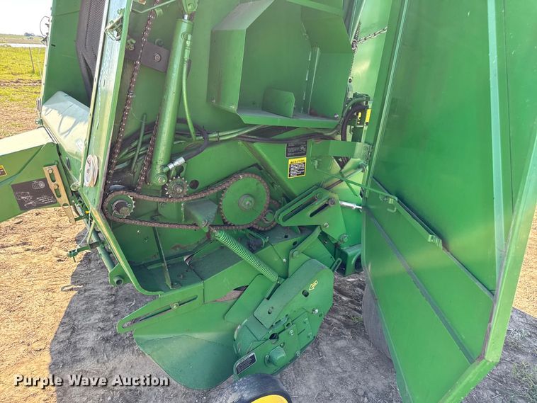 image for item DZ4474 John Deere 567 round baler