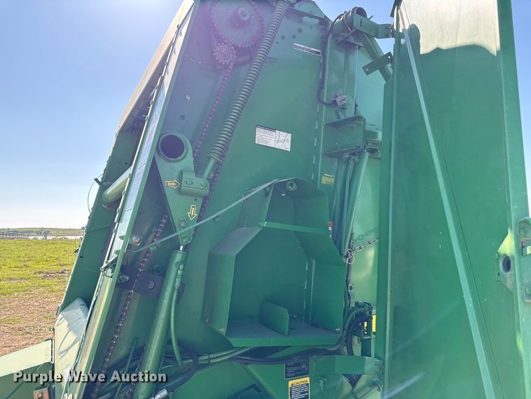 image for item DZ4474 John Deere 567 round baler