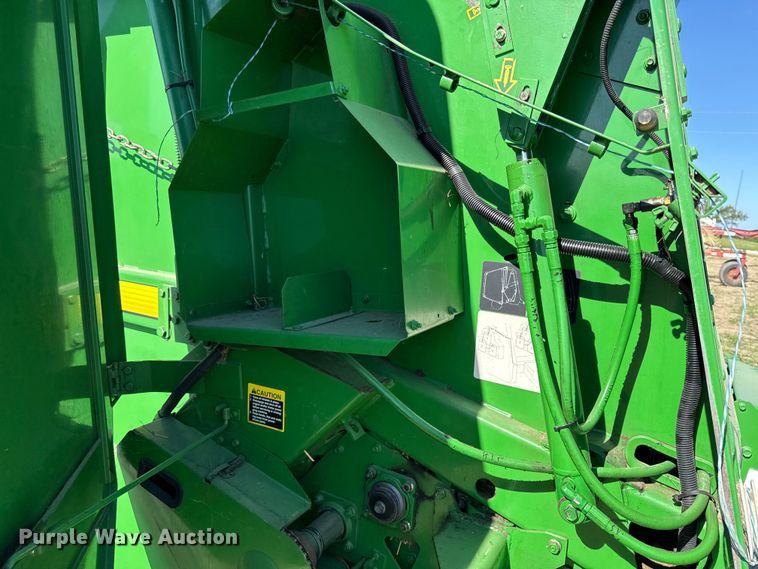 image for item DZ4474 John Deere 567 round baler