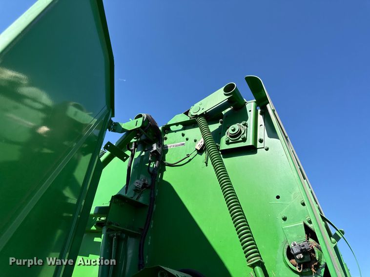 image for item DZ4474 John Deere 567 round baler