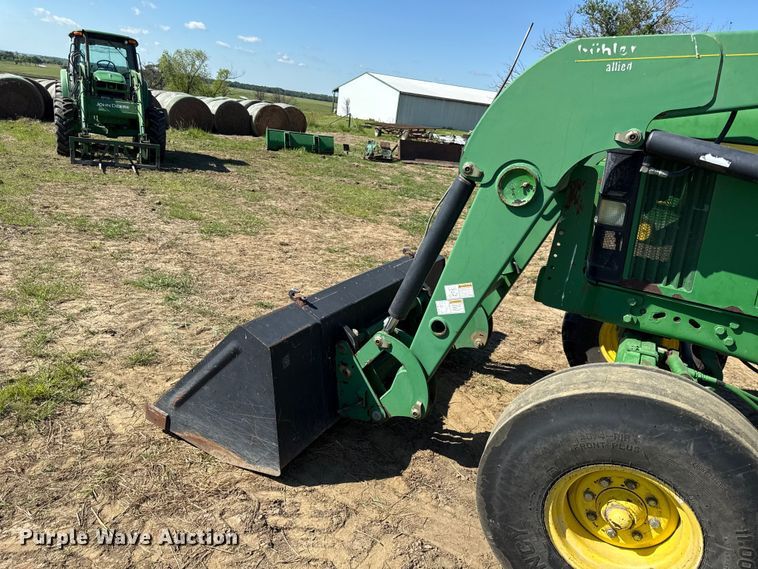 image for item DZ4476 2001 John Deere 7410 tractor