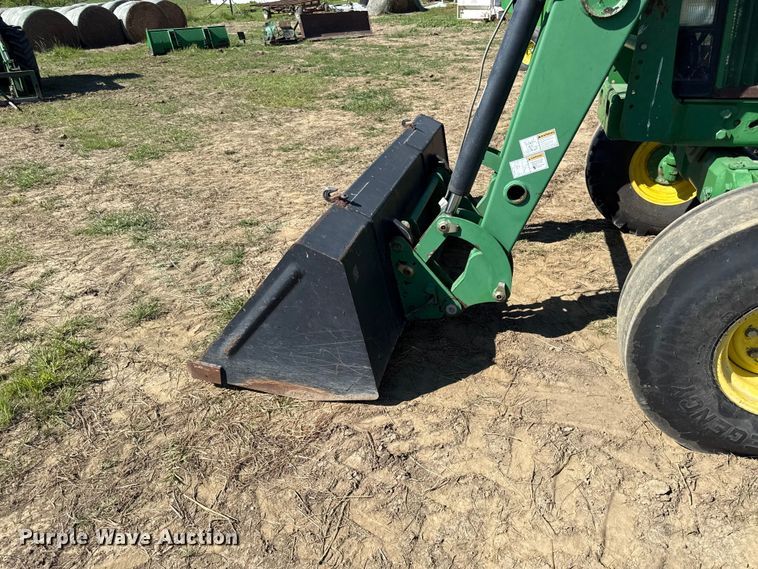 image for item DZ4476 2001 John Deere 7410 tractor