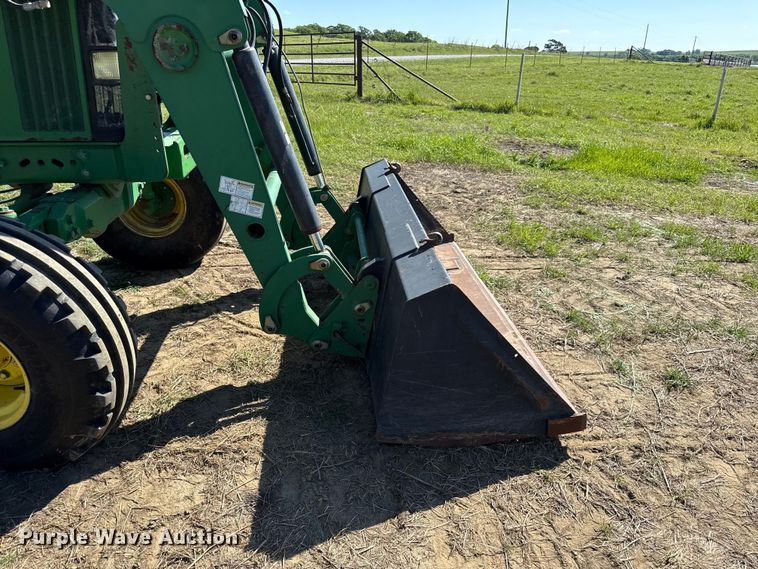 image for item DZ4476 2001 John Deere 7410 tractor