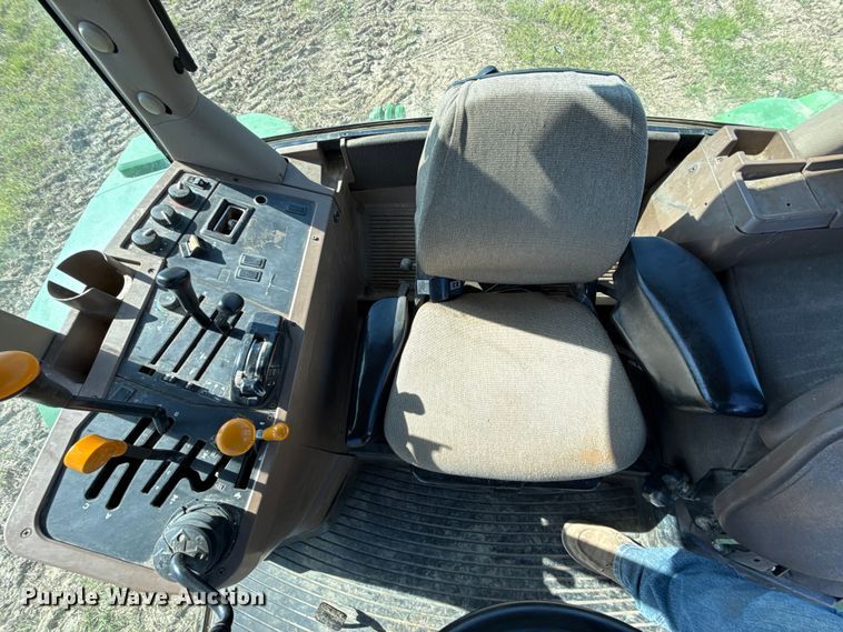 image for item DZ4476 2001 John Deere 7410 tractor