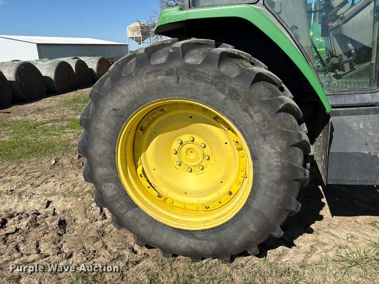 image for item DZ4476 2001 John Deere 7410 tractor
