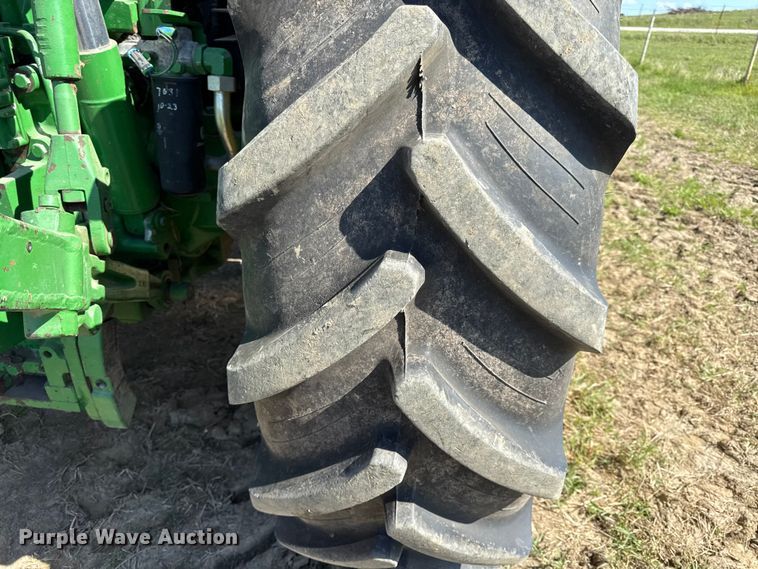 image for item DZ4476 2001 John Deere 7410 tractor