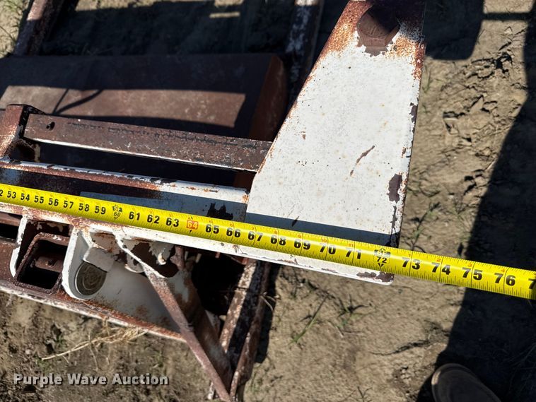 image for item DZ4479 Bale mover