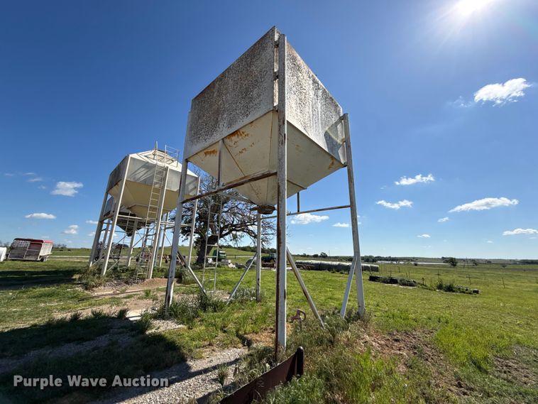 image for item DZ4480 Grain bin