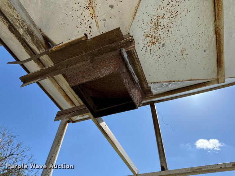 image for item DZ4480 Grain bin