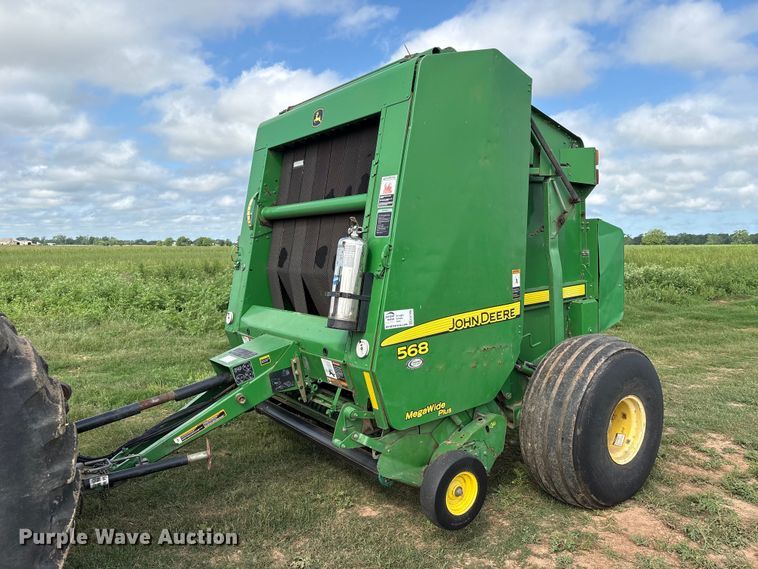 image for item EA7286 2010 John Deere 568 Mega Wide Plus round baler