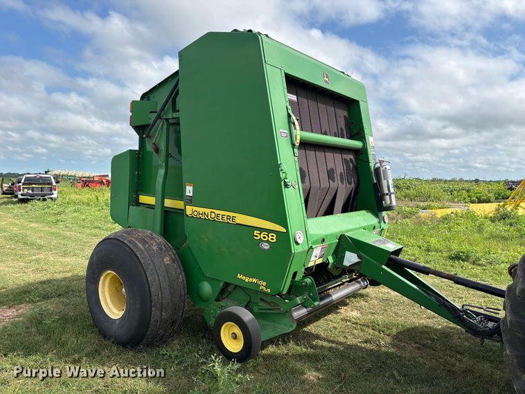 image for item EA7286 2010 John Deere 568 Mega Wide Plus round baler