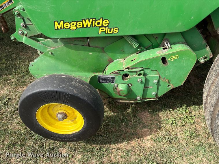 image for item EA7286 2010 John Deere 568 Mega Wide Plus round baler