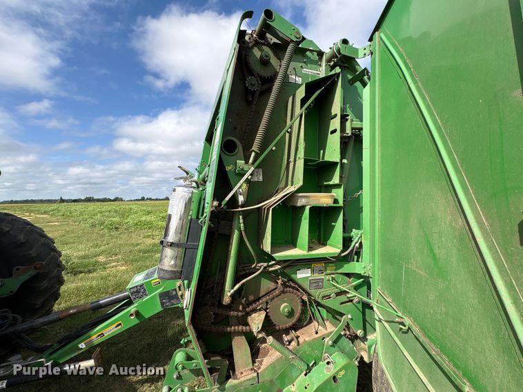 image for item EA7286 2010 John Deere 568 Mega Wide Plus round baler