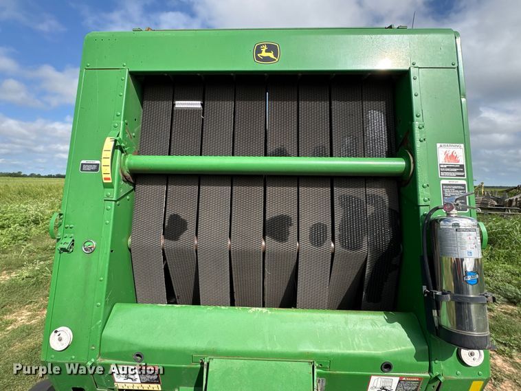 image for item EA7286 2010 John Deere 568 Mega Wide Plus round baler