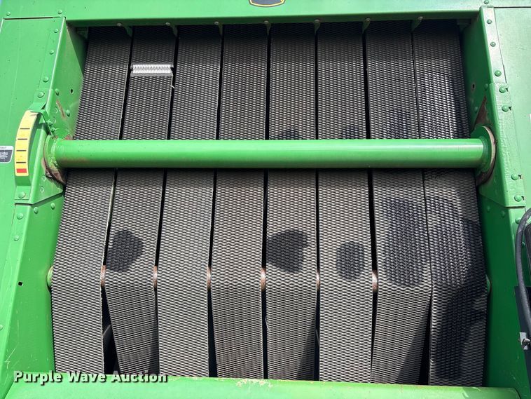 image for item EA7286 2010 John Deere 568 Mega Wide Plus round baler