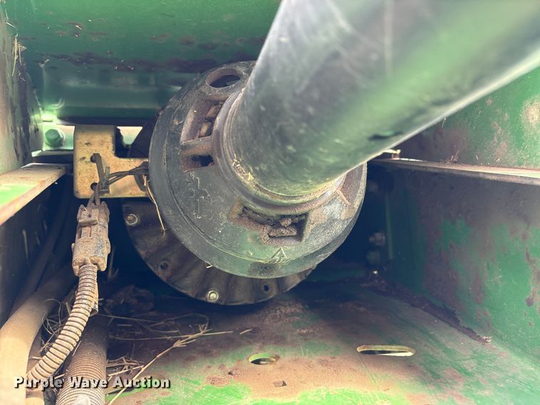 image for item EA7286 2010 John Deere 568 Mega Wide Plus round baler