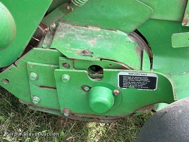 image for item EA7286 2010 John Deere 568 Mega Wide Plus round baler