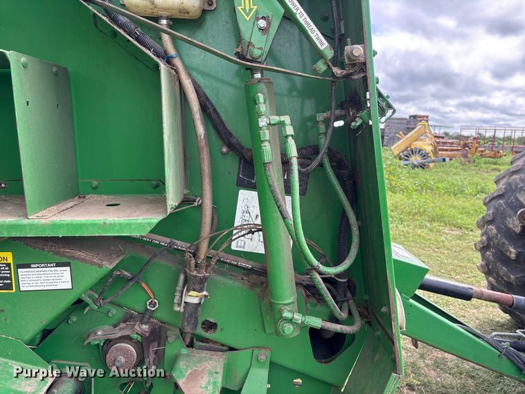 image for item EA7286 2010 John Deere 568 Mega Wide Plus round baler