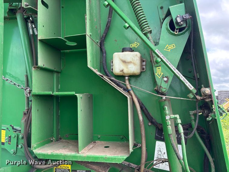 image for item EA7286 2010 John Deere 568 Mega Wide Plus round baler