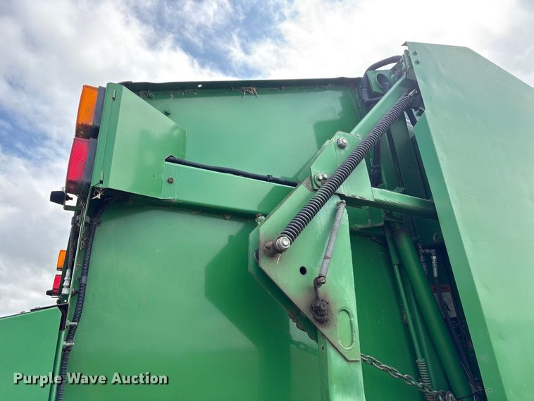 image for item EA7286 2010 John Deere 568 Mega Wide Plus round baler