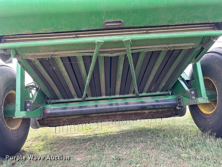 image for item EA7286 2010 John Deere 568 Mega Wide Plus round baler