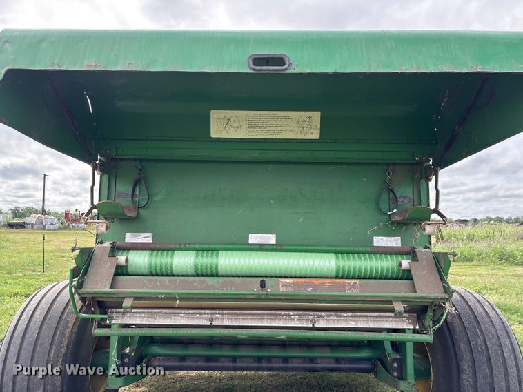 image for item EA7286 2010 John Deere 568 Mega Wide Plus round baler