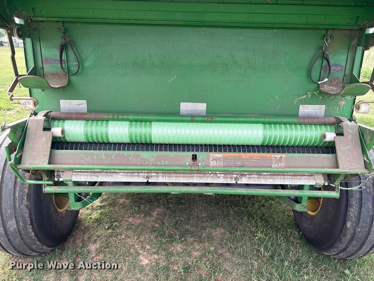 image for item EA7286 2010 John Deere 568 Mega Wide Plus round baler