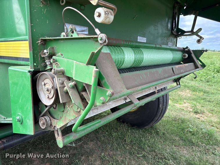 image for item EA7286 2010 John Deere 568 Mega Wide Plus round baler