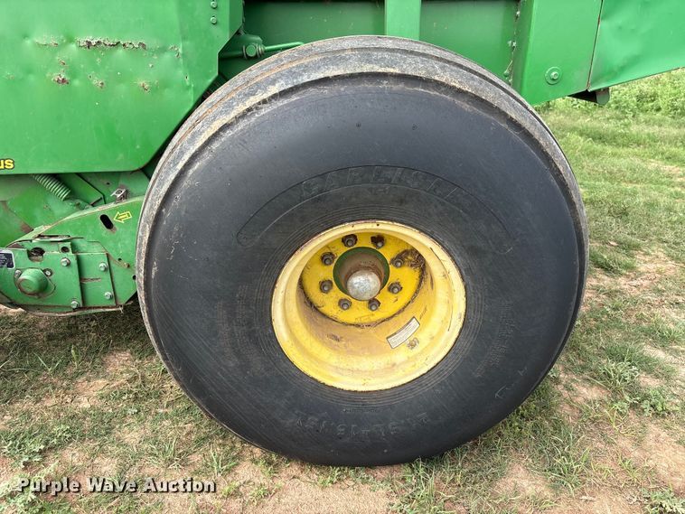 image for item EA7286 2010 John Deere 568 Mega Wide Plus round baler