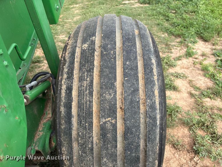 image for item EA7286 2010 John Deere 568 Mega Wide Plus round baler