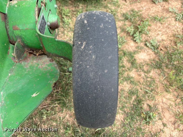 image for item EA7286 2010 John Deere 568 Mega Wide Plus round baler