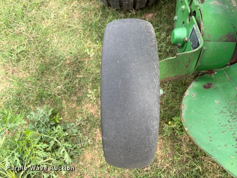 image for item EA7286 2010 John Deere 568 Mega Wide Plus round baler