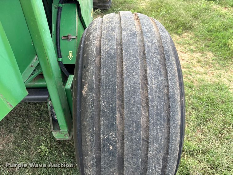image for item EA7286 2010 John Deere 568 Mega Wide Plus round baler