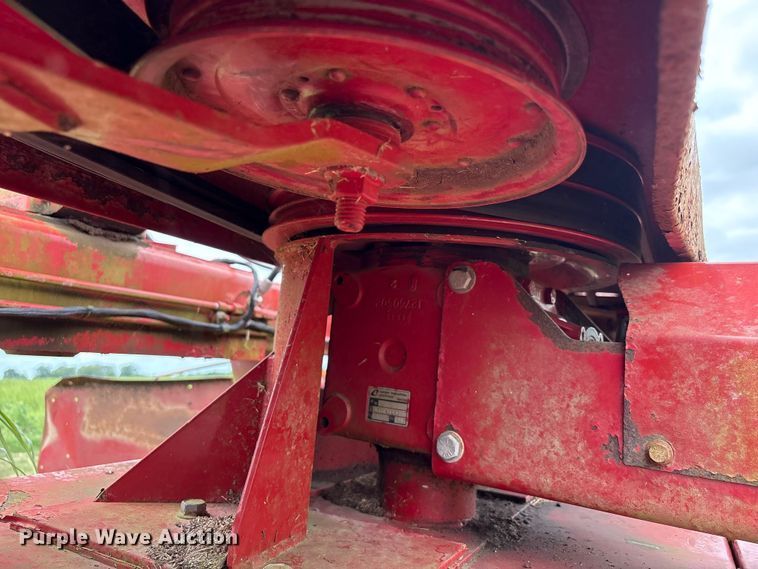 image for item EA7292 New Holland H7450 swather / windrower