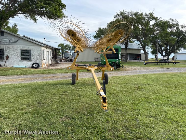image for item EC4583 2011 Vermeer VR1224 hay rake