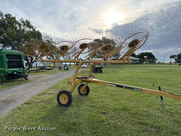image for item EC4583 2011 Vermeer VR1224 hay rake