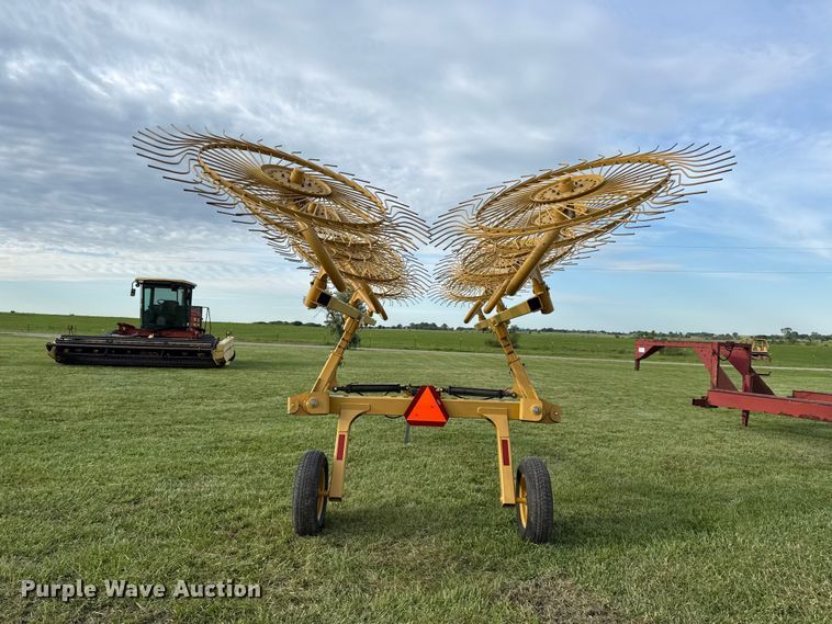 image for item EC4583 2011 Vermeer VR1224 hay rake