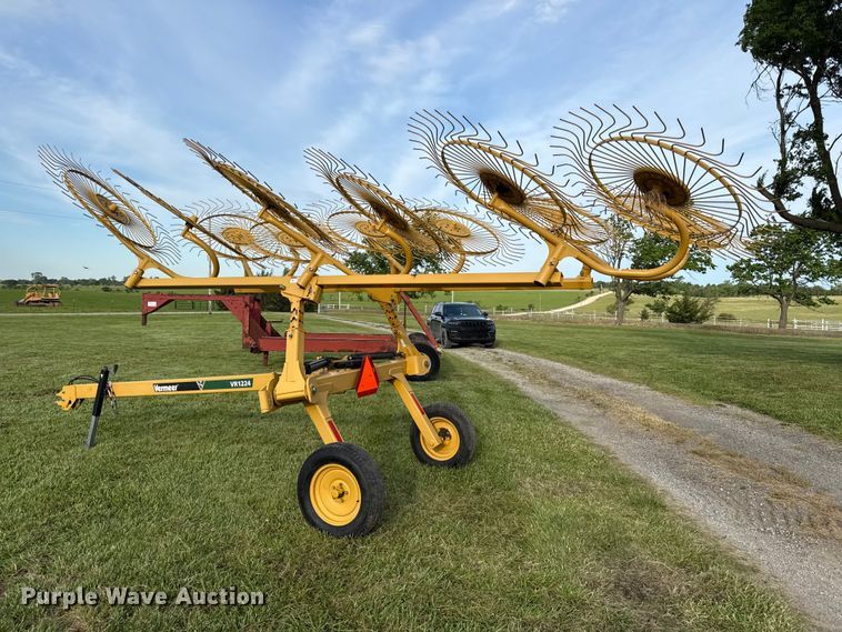 image for item EC4583 2011 Vermeer VR1224 hay rake