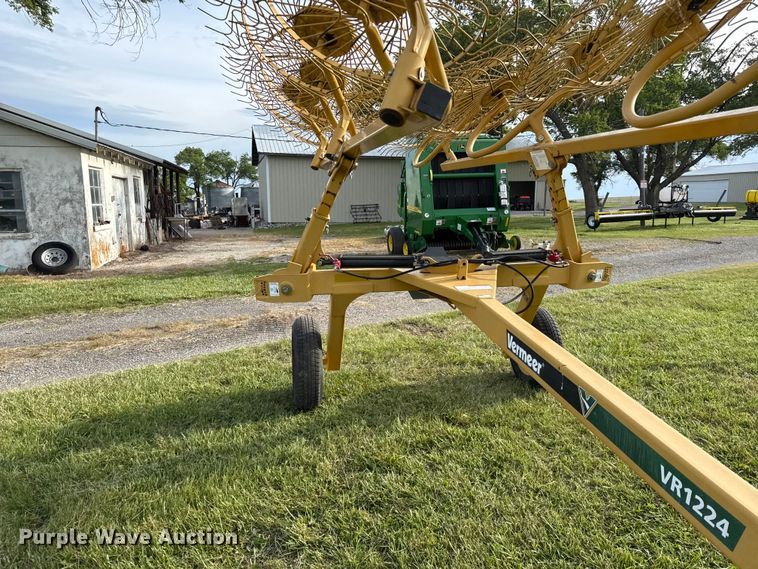 image for item EC4583 2011 Vermeer VR1224 hay rake