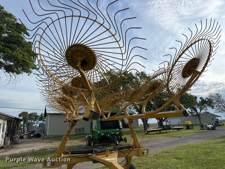 image for item EC4583 2011 Vermeer VR1224 hay rake